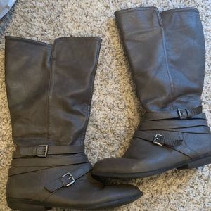 Super cute brown boots!